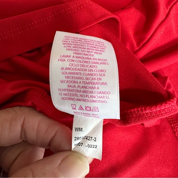 No Boundaries Basic Red Stretch Fitted Red Tank - Picture 3 of 7